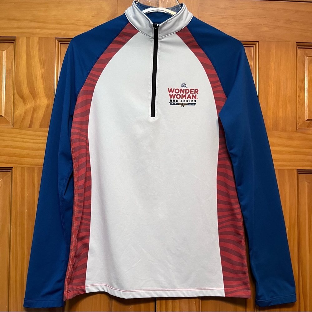 Running Man DC Wonder Woman 1/4 Zip Popover Size Medium EUC